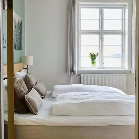 Sixtus Sinatur & Konference Hotel 4*
