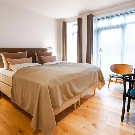 Sixtus Sinatur & Konference Hotel 4*