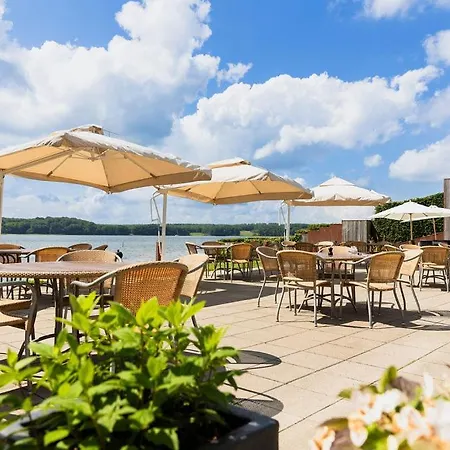 Sixtus Sinatur & Konference 4*