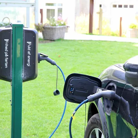 Sixtus Sinatur & Konference 4*