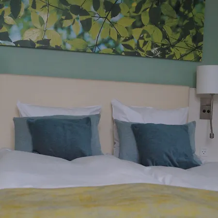 Sixtus Sinatur & Konference 4*