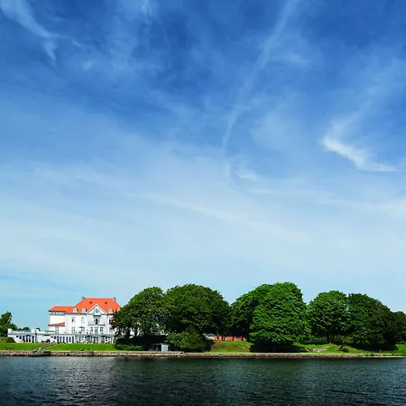 Sixtus Sinatur & Konference 4*