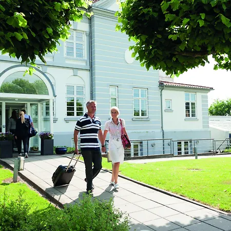 Sixtus Sinatur & Konference 4*