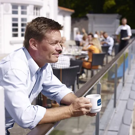 Sixtus Sinatur & Konference