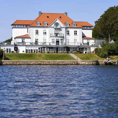 Sixtus Sinatur & Konference