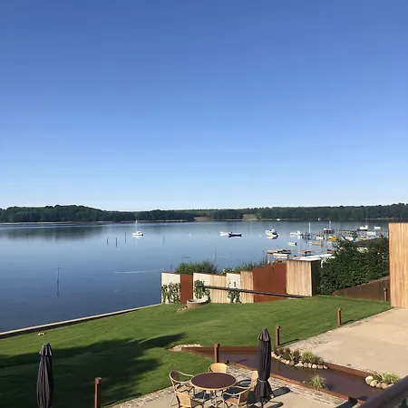 Sixtus Sinatur & Konference Hotel 4*