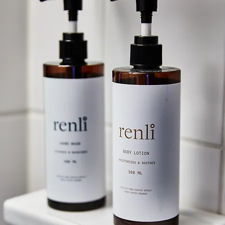 Sixtus Sinatur & Konference Hotel