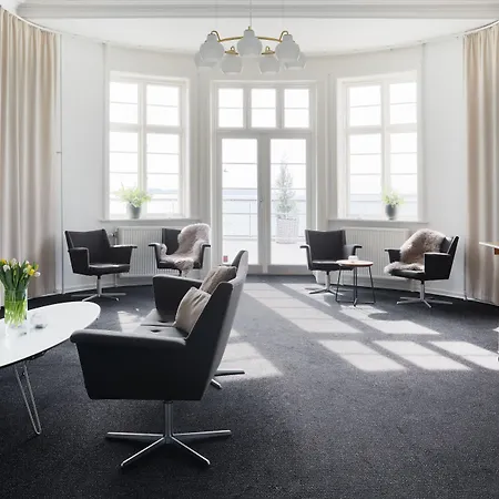 Sixtus Sinatur & Konference 4*