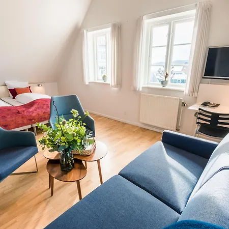 Sixtus Sinatur & Konference 4*