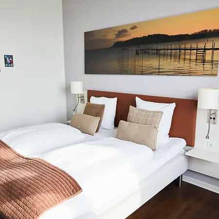 Sixtus Sinatur & Konference