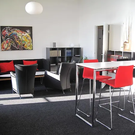 Sixtus Sinatur & Konference 4*