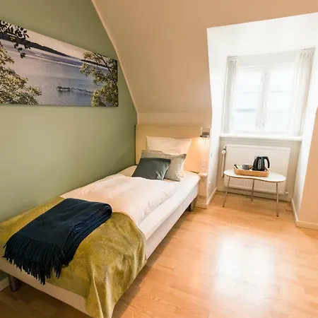 Sixtus Sinatur & Konference 4*