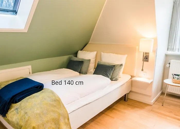 Sixtus Sinatur & Konference Hotel