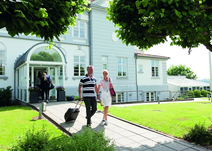 Sixtus Sinatur & Konference 4*