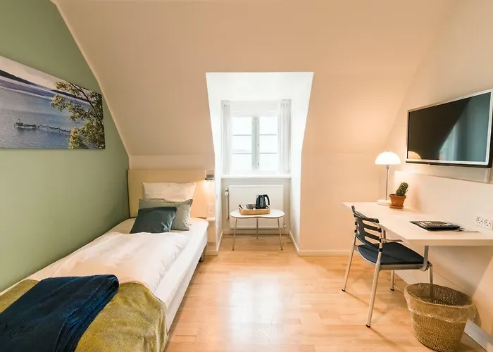 Sixtus Sinatur & Konference Hotel 4*